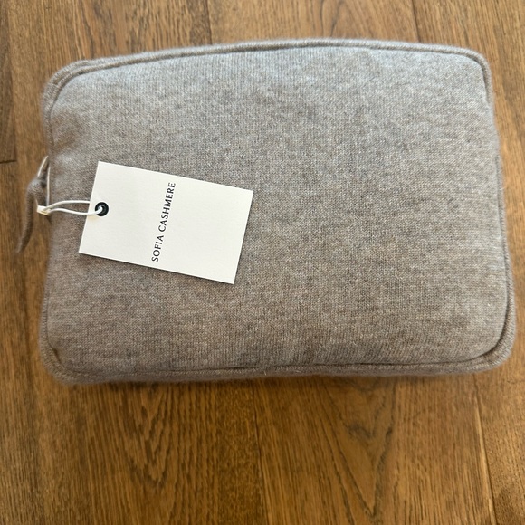 Sofia Cashmere Sock and Wrap travel set 100% Cashmere Heather brown - Picture 7 of 9